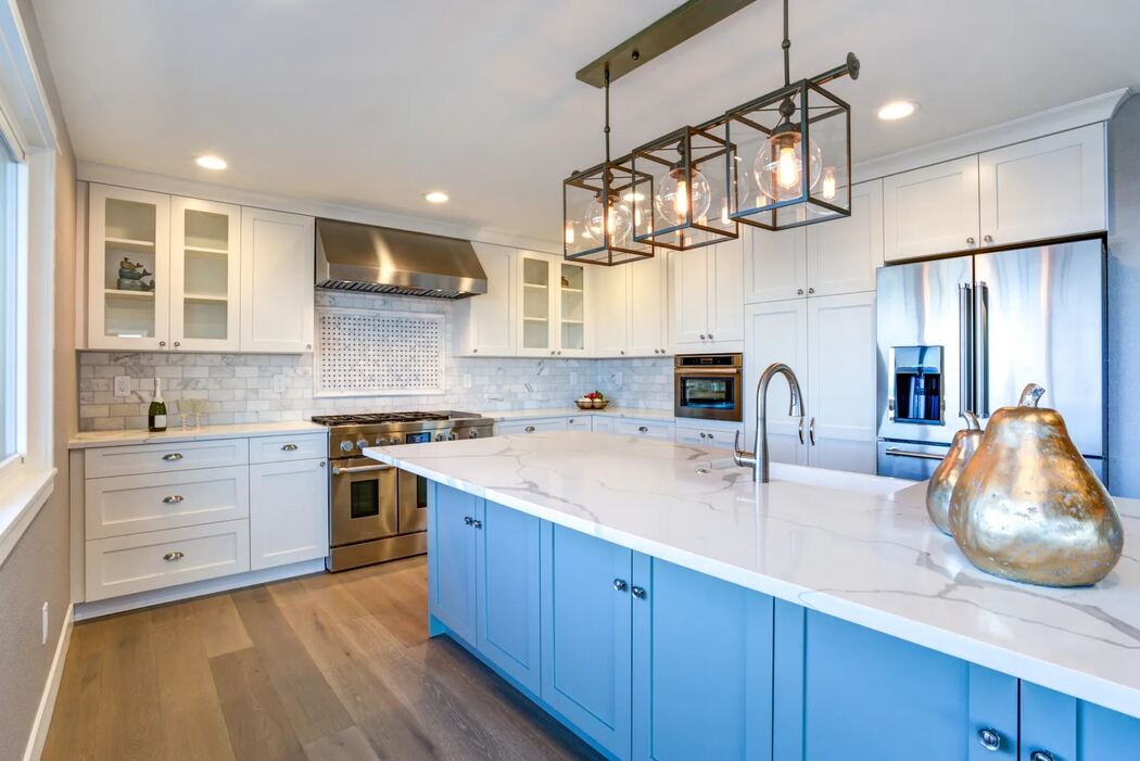 Free in-home design consultation with a Luxe designer